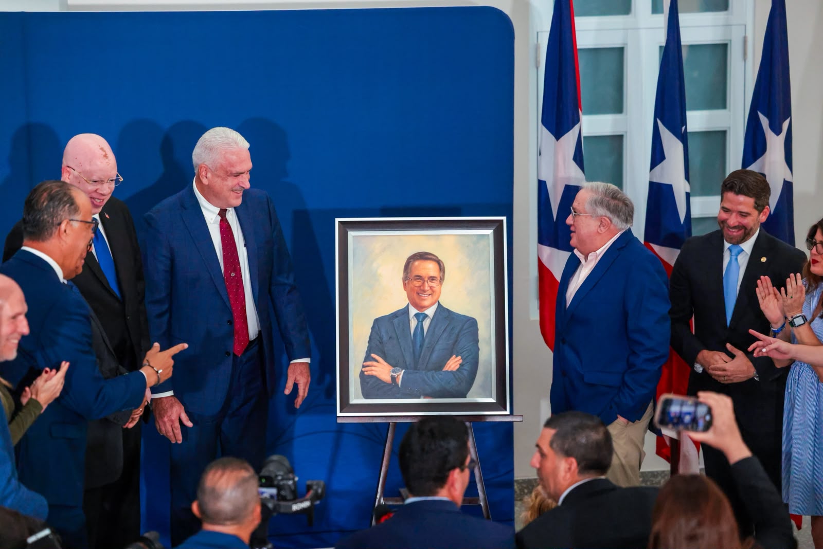 El presidente del Senado, Hon. Thomas Rivera Schatz, durante la develación del retrato de Luis R. Dávila Colón y el anuncio del programa de internado legislativo en comunicaciones